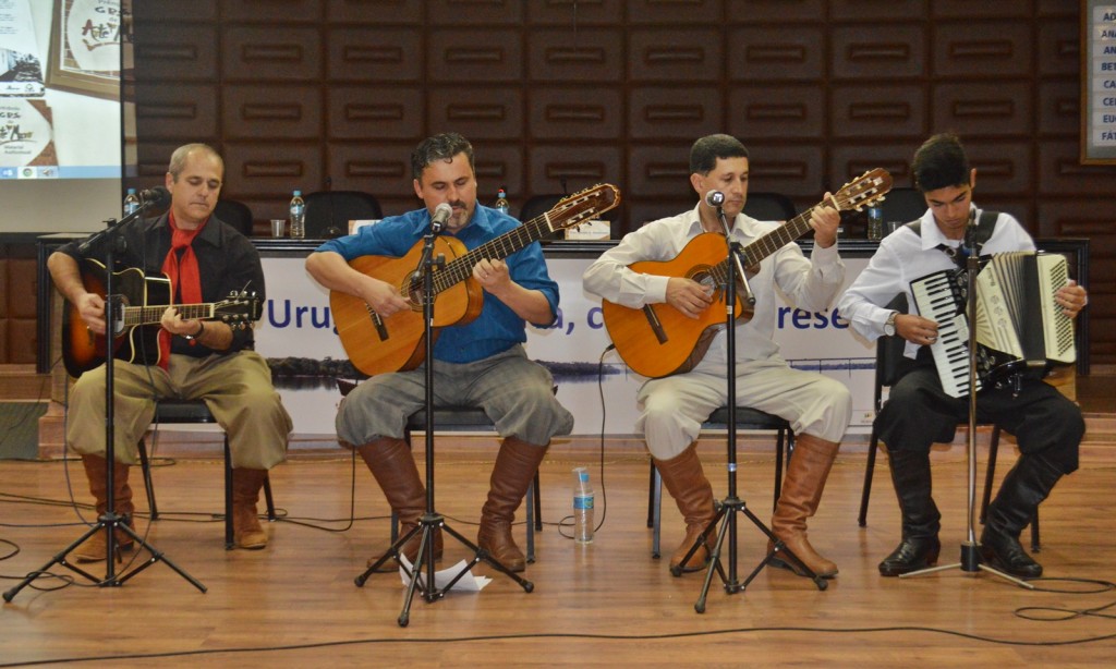 O evento contou com a participação especial do grupo Os Angüeras